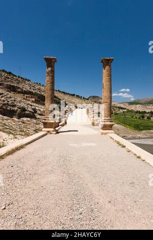 Cendere-Brücke (Severan-Brücke), antike römische Brücke mit korinthischen Säulen, Fluss Kahta, Fluss Cendere, Kahta, Provinz Adıyaman, Türkei, Asien Stockfoto