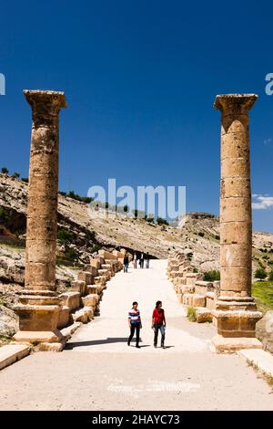 Cendere-Brücke (Severan-Brücke), antike römische Brücke mit korinthischen Säulen, Fluss Kahta, Fluss Cendere, Kahta, Provinz Adıyaman, Türkei, Asien Stockfoto