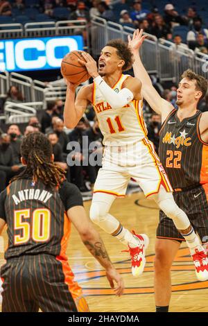Orlando, Florida, USA, 15. Dezember 2021, Atlanta Hawks Guard Trae Young #11 macht eine Aufnahme im Amway Center. (Foto: Marty Jean-Louis) Stockfoto