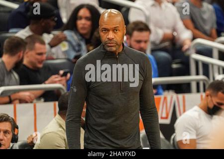 Orlando, Florida, USA, 15. Dezember 2021, Atlanta Hawks stehen dem Orlando Magic Head Coach Jamahl Mosley im Amway Center gegenüber. (Foto: Marty Jean-Louis) Stockfoto