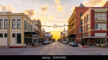 Galveston, Texas, USA - 23. November 2021: Das alte Geschäftsviertel an der Postamt Street Stockfoto