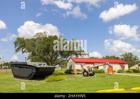 Harlingen, Texas, USA - 24. Juni 2021: Das Marine Military Academy Museum, Ausstellung von Artillerie- und Panzerfahrzeugen Stockfoto