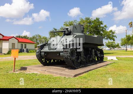 Harlingen, Texas, USA - 24. Juni 2021: Das Marine Military Academy Museum, Ausstellung von Artillerie- und Panzerfahrzeugen Stockfoto