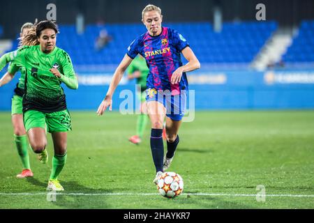 Barcelona, Spanien. 15th Dez 2021. Fridolina Rolfo (R) vom FC Barcelona in Aktion während des UEFA Women's Champions League-Spiels zwischen dem FC Barcelona Femeni und HB Koge Kvindeelite im Johan Cruyff Stadium.Endstand; FC Barcelona Femeni 5:0 HB Koge Kvindeelite. (Foto: Thiago Prudencio/SOPA Imaages/Sipa USA) Quelle: SIPA USA/Alamy Live News Stockfoto