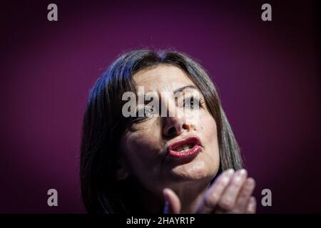 Anne Hidalgo hält eine Rede während eines Treffens in Perpignan. Das erste Treffen von Anne Hidalgo, Vertreterin der sozialistischen Partei bei den französischen Präsidentschaftswahlen 2022, hat kaum mehr als 1000 Menschen versammelt. Ihr Ergebnis, das in den letzten Umfragen auf 3 % geschätzt wurde, stellt ein Problem bei der Finanzierung des Wahlkampfs dar. Es wird notwendig sein, mindestens eine Punktzahl von 5% in der ersten Runde zu erreichen, um eine Rückerstattung der Ausgaben der Kampagne durch den Staat zu erhalten. Bei dem Treffen in Perpignan gaben die Militanten nur 580 Euro an das Kampagnenfinanzierungskonto. (Foto von Laurent Coust/SOPA Images/Sipa USA) Stockfoto