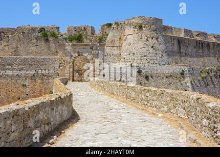 Der Eingang der venezianischen Festung von Methoni in Peloponnes, Messenia, Griechenland Stockfoto