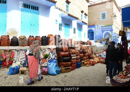 Die pulsierenden Märkte in der Medina von Chefchaouen, Marokko. Stockfoto