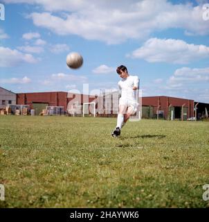 Aktenfoto vom 01-07-1969 von Peter Lorimer, Leeds United Ausgabedatum: Donnerstag, 16. Dezember 2020. Stockfoto