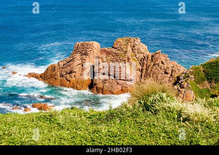 Dramatische Granitfelsen unterhalb des Pinnacles Lookout am Cape Woolamai - Phillip Island, Victoria, Australien Stockfoto