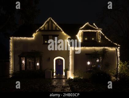 Weihnachten Nacht Lichter Dekoration Haus Stockfoto