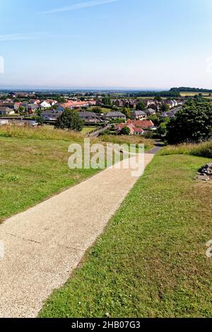 Viev der alten Stadt Dundonald aus dem Schloss, South Ayrshire, Schottland, Großbritannien - 22nd. Juli 2021 Stockfoto