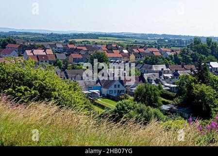 Viev der alten Stadt Dundonald aus dem Schloss, South Ayrshire, Schottland, Großbritannien - 22nd. Juli 2021 Stockfoto