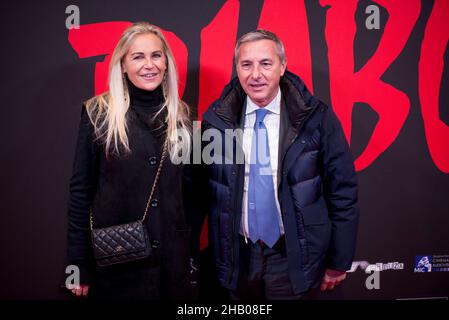 Mailand, Italien. 15th Dez 2021. Die Besetzung und die Gäste nehmen an der Premiere des Films 'Diabolik' im Cinema Odeon am 15. Dezember 2021 in Mailand, Italien, Teil. (Foto von Lev Radin/Pacific Press) Quelle: Pacific Press Media Production Corp./Alamy Live News Stockfoto