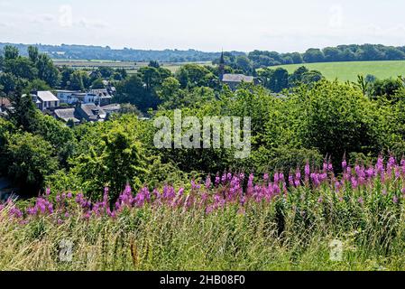 Viev der alten Stadt Dundonald aus dem Schloss, South Ayrshire, Schottland, Großbritannien - 22nd. Juli 2021 Stockfoto