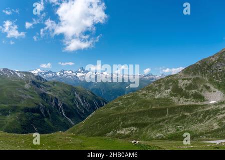 Alpenlandschaft vom Nufenenpass mit dem Finsteraarhorn, Ulrichen, Wallis, Schweiz, Europa Stockfoto