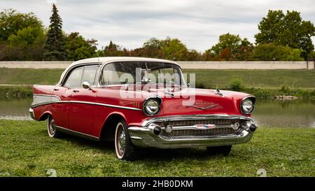 FRANKENMUTH, MI/USA - 10. SEPTEMBER 2021: Ein Chevrolet Bel Air-Wagen aus dem Jahr 1957 beim Frankenmuth Auto Fest, das im Heritage Park stattfand. Stockfoto