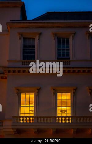 Zwei Fenster, georgianische Architektur, Carlton House Terrace designed by John Nash, The Mall, London, England, UK Stockfoto