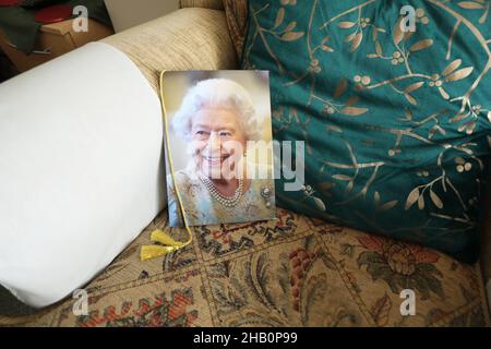 Eine Jubiläumskarte, die an ein Paar gesendet wurde, das seinen Hochzeitstag 60th von ihrer Majestät Königin Elizabeth 2nd feierte. Stockfoto