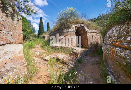 Etruskische kreisförmige Grabstätte des Tumulus, Necropoli della Banditaccia, Cerveteri, Italien. Ein UNESCO-Weltkulturerbe Stockfoto