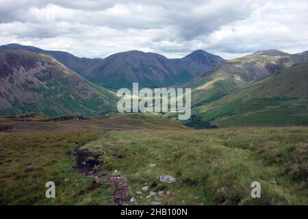 Wasdale Head & The Wainwrights Kirk Fell & Great Gable From The Path to Illgill Head in Wasdale, Lake District National Park, Cumbria, England, Großbritannien. Stockfoto