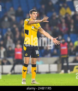 Conor Coady of Wolves während des Premier League-Spiels zwischen Brighton und Hove Albion und Wolverhampton Wanderers im American Express Community Stadium, Brighton, Großbritannien - 15th. Dezember 2021 - nur für redaktionelle Verwendung. Keine Verkaufsförderung. Für Football-Bilder gelten Einschränkungen für FA und Premier League. Keine Nutzung des Internets/Handys ohne FAPL-Lizenz - für Details wenden Sie sich an Football Dataco Stockfoto