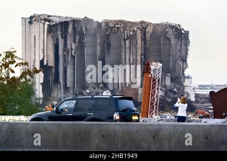 Beirut Libanon - Dez 12 2021: Die Explosionsstelle des Beirut Hafens zieht immer noch Einheimische und Besucher an Stockfoto