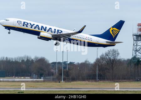 Stansted Airport, Essex, Ryanair, 9H-QBL MALTA AIR BOEING 737-800 Stockfoto