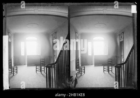 Captain Story-Martense House, Front Door, Church Avenue und East 38th Street, Flatbush, Brooklyn, Daniel Berry Austin, Amerikaner, Geboren 1863, aktiv 1899-1909, Gelatine Silber Glas Trockenplatte negativ, ca. 1899-1909, Bogen, Architektur, Geländer, Rohrstuhl, Eingang, historisches Brooklyn, Old Brooklyn, altes Haus, Old New York Stockfoto