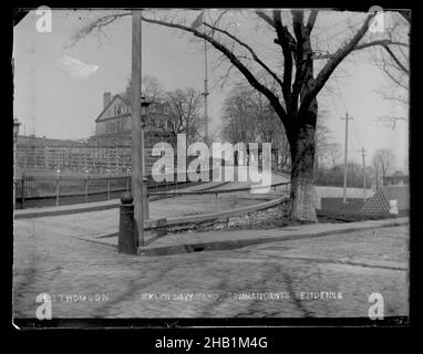 Commandant's Residence Brooklyn Navy Yard, Edgar S. Thomson, Amerikaner, aktiv 1890s-1900s, Gelatine-Silberfoto, 1896, Bild: 10 1/2 x 13 1/2 Zoll, 26,7 x 34,3 cm Stockfoto