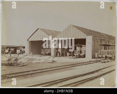 Eine von 274 Vintage-Fotografien, Foto, Ende 19th-Anfang 20th Jahrhundert, Qajar-Zeit, 6 1/8 x 8 1/4 Zoll, 15,6 x 21 cm Stockfoto