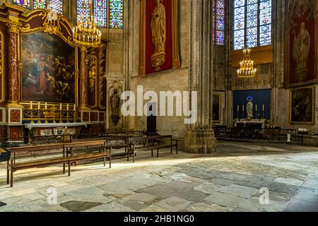 Cathédrale Saint-Just et Saint-Pasteur in Narbonne, Frankreich. Die Kathedrale mit Querschiff und 40m-hohem Chor und Wandteppichen wurde 1272-1340 gebaut, aber nie fertiggestellt Stockfoto