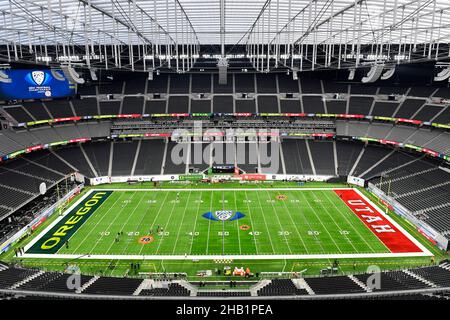 Panoramablick auf das Stadion und das Feld des Pac-12 Championship Game vor dem Zusammenstoß zwischen den Oregon Ducks und Utah Utes am 3. Dezember 2021 im Allegiant Stadi Stockfoto