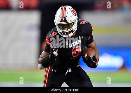 Beim Pac-12 Championship Game zwischen Oregon Ducks und Utah Utes am 3. Dezember 2021 im Allegiant Stadium in Las Vegas, Nevada, besiegten die Utes die Ducks Stockfoto