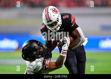 Beim Pac-12 Championship Game zwischen Oregon Ducks und Utah Utes am 3. Dezember 2021 im Allegiant Stadium in Las Vegas, Nevada, besiegten die Utes die Ducks Stockfoto