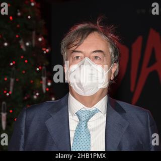 Mailand, Italien. 16th Dez 2021. Mailand, Italien Odeon The Space Cinema Diabolik der Film von Manetti Bros Antonio und Marco Regisseuren mit Luca Martinelli, Miriam Leone und Valerio Mastrandrea, Claudia Gerini, Alessandro Roia im Bild: Roberto Burioni in Maske Credit: Independent Photo Agency/Alamy Live News Stockfoto