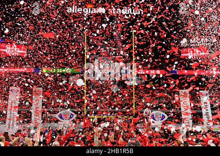 Konfetti wird bei der Nachspielzeremonie nach dem Pac-12 Championship Game zwischen Oregon Ducks und Utah Utes am 3. Dezember 2021 im Allegiant Stadi veröffentlicht Stockfoto