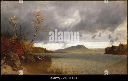 Lake George, John Frederick Kensett, Amerikaner, 1816-1872, Öl auf Leinwand, 1870, Rahmen: 26 x 36 1/8 x 4 1/2 in., 66 x 91,8 x 11,4 cm, American Landscape painting, american Painter, American Painting, atmosphärisch, Herbstlich, zurück zur Natur, brüten, Wolken, Wolkenlandschaft, Gray, Hudson River School, kensett, Lake George, Landschaft, Luminist, launisch, Natur, Natur erhaben, ndd7, New York, Öl auf Leinwand, im Freien, bedeckt, Malerei, Malerei ca. 1870, Himmel Stockfoto