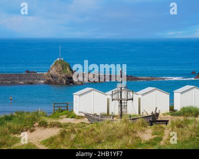 Bude mit Blick auf das Meer über den Breakwater, Bude, Cornwall, Großbritannien Stockfoto