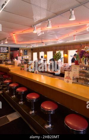 Im Inneren des berühmten RR Cafés (Twede's Cafe), Filmkulisse der TV-Serie Twin Peaks, North Bend, Washington Stockfoto