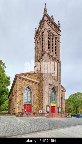 Trinity Episcopal Church, auch bekannt als Trinity Church on the Green, ist ein neugotisches Wahrzeichen, das 1816 fertiggestellt wurde. Ithial Town entwarf die Kirche mit New H Stockfoto