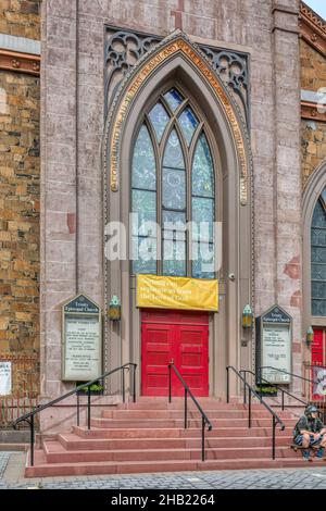 Trinity Episcopal Church, auch bekannt als Trinity Church on the Green, ist ein neugotisches Wahrzeichen, das 1816 fertiggestellt wurde. Ithial Town entwarf die Kirche mit New H Stockfoto