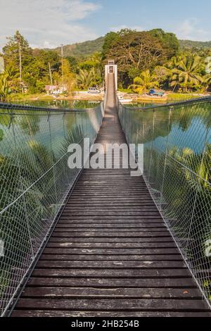 Camaya-an Hängebrücke über den Loboc-Fluss auf der Insel Bohol, Philippinen Stockfoto