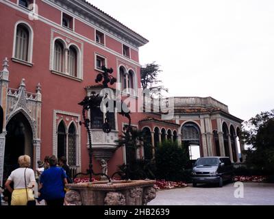 Ein Besuch in der Villa Ephrussi de Rothschild, Villa Île-de-France, Saint-Jean-Cap-Ferrat, Französische Riviera., Frankreich im Jahr 1999 Stockfoto