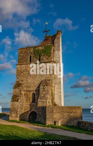 st. helens alte Kirche an der Küste oder am Strand von St. helens Duver in der Nähe von bembridge auf der Insel wight Küste. Stockfoto