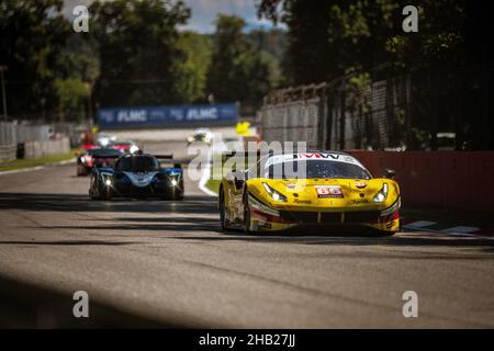 #66, JMW MOTORSPORT, GBR, Ferrari 488 GTE EVO, Jody Fannin (GBR), Andrea Fontana (ITA), Rodrigo Sales (USA) 2021 European Le Mans Series, Monza, Italien Stockfoto