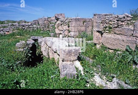 Prähistorische archäologische Stätte in Ugarit, Syrien im Jahr 1998 - zwei Wasserstraßen Stockfoto