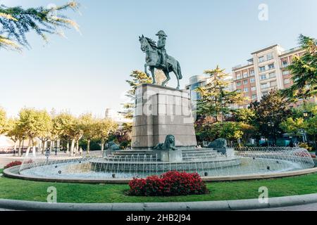 Statue des Generals Espartero in der spanischen Stadt logrono, spanien - nov, 2021. Hochwertige Fotos Stockfoto