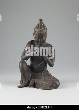 Sitzende Figur eines Bodhisattvas, der Musik spielt, japanisch, Heian-Zeit, 794–1185, 12th Jahrhundert, Holz mit Lack und Vergoldungsspuren, hergestellt in Japan, Asien, Skulptur, Holz, 10 1/4 x 6 3/8 x 5 1/2 Zoll (26 x 16,2 x 14 cm Stockfoto