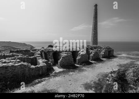 Blick auf die Arsen-Labryinthe bei der Botallack Mine in Cornwall Stockfoto