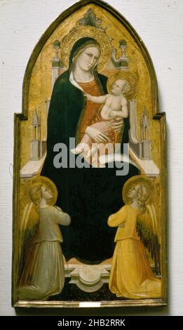 Madonna mit Kind throned with Angels, Spinello Aretino, italienisch, c.1350–c.1410, c.1390, Tempera und Blattgold auf Platte, hergestellt in Florenz, Toskana, Italien, Europa, Gemälde, 53 x 25 Zoll (134,6 x 63,5 cm Stockfoto